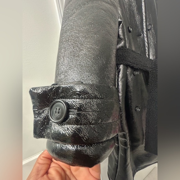 Women ASOS DESIGN oversized borg bonded and vinyl trench coat in black - Picture 3 of 7